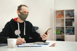 Twórca Apple pacjentem zero? Fakty i mity na temat początków pandemii