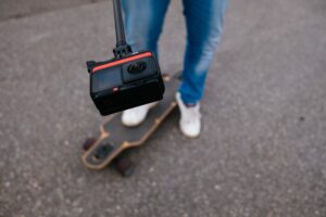 Deskorolka elektryczna – praktyczny środek transportu czy modny gadżet?