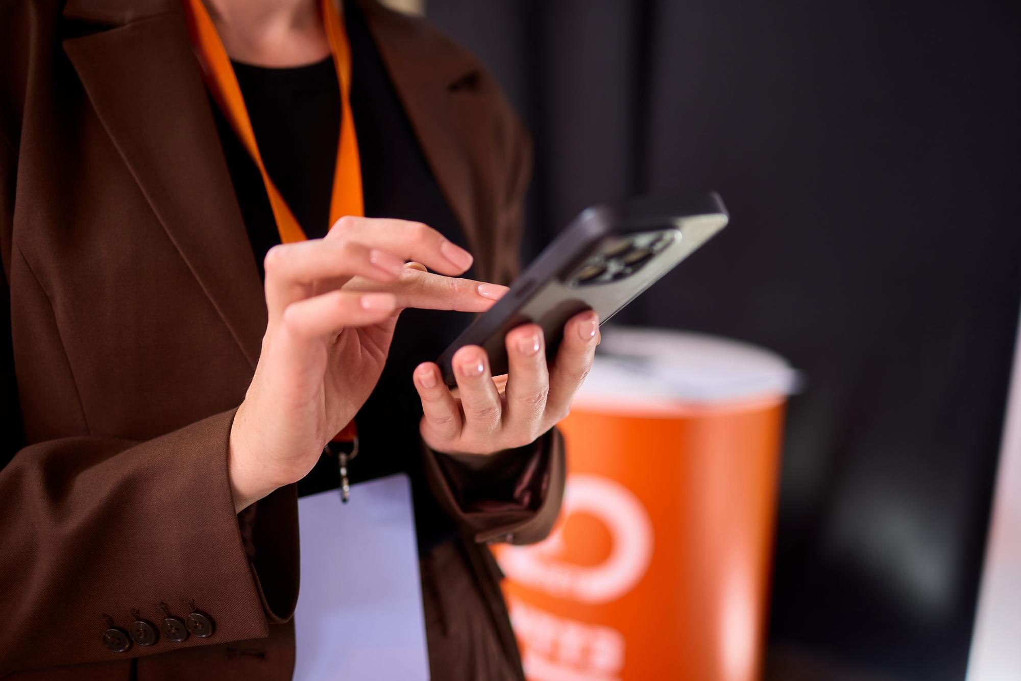 Using a Handheld Light Source and Smartphone Effectively in a Dimly Lit Environment